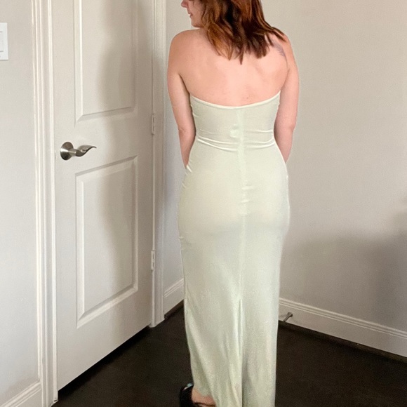 🍈 Vintage Low Back Dress 🍈 - Picture 2 of 4